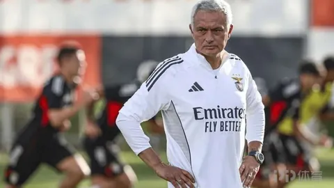 激情对决！B费与姆伯莫闪耀，芒特、齐尔克泽领衔首发，曼联与水晶宫巅峰对决即将上演！