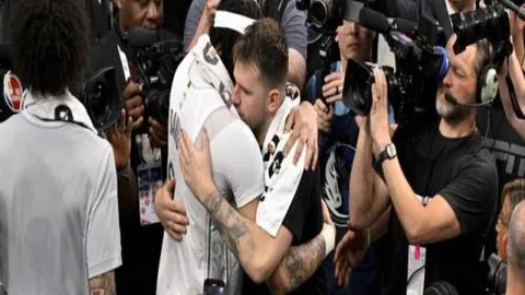 北京足协发布急令：暴雨致百队杯比赛延期举办。